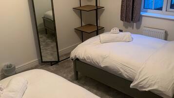 4 bedrooms, free WiFi, bed sheets