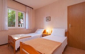 2 bedrooms, free WiFi, bed sheets
