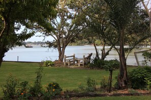 Property grounds - Real Kiwi home experience right by the sea (Karetu)