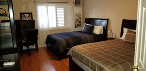 3 bedrooms, desk, iron/ironing board, free WiFi - Gorgeous Place, Clean, spacious and beautiful home near the strip (Henderson)