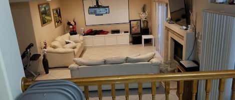 Smart TV, fireplace, table tennis