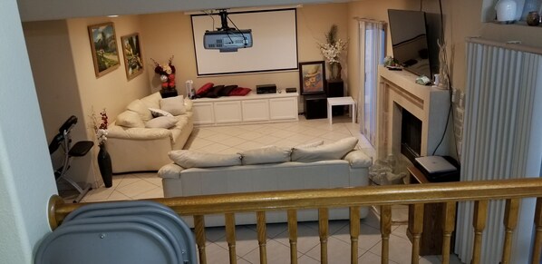 Smart TV, fireplace, table tennis