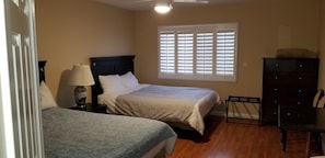 3 bedrooms, desk, iron/ironing board, free WiFi