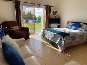 Tradisjonell leilighet, 1 soverom | 1 soverom, blendingsgardiner, strykejern/-brett og reiseseng for barn