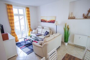 Smart TV, DVD player, books, stereo - Apartment summer wind - app. 1 - 1. Row on the beach and sea (Binz)