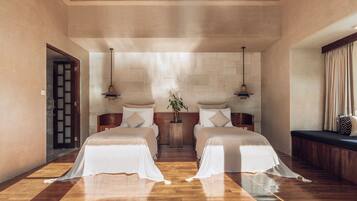 Royal Two-Bedroom Villa with Private Pool & Hot tub | Hypo-allergenic bedding available, minibar, in-room safe, desk