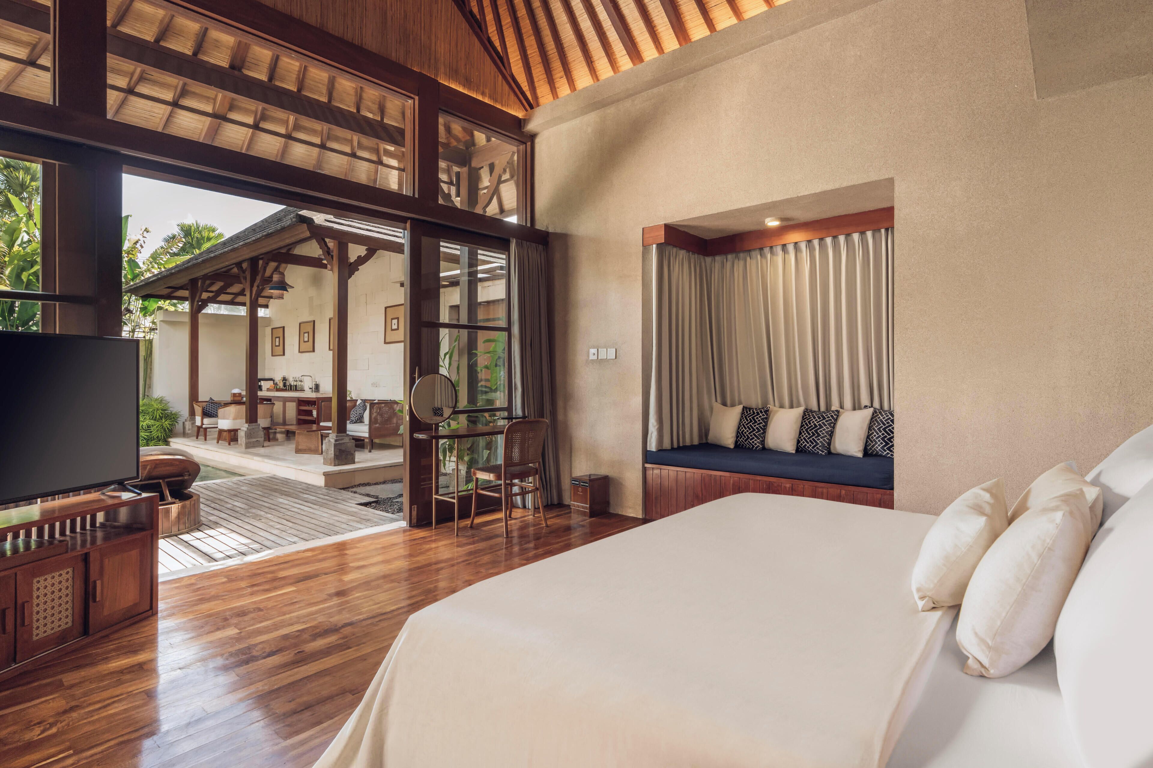 Royal 2 Bedroom Villa with Private Pool & Hot Tub | Hypo-allergenic bedding, minibar, in-room safe, desk