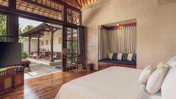 Royal 2 Bedroom Villa with Private Pool & Hot Tub | Hypo-allergenic bedding, minibar, in-room safe, desk