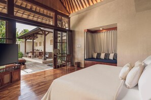 Royal 2 Bedroom Villa with Private Pool & Hot Tub | Hypo-allergenic bedding, minibar, in-room safe, desk