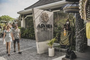 Property entrance - Asvara Villa Ubud by Ini Vie Hospitality (Ubud)