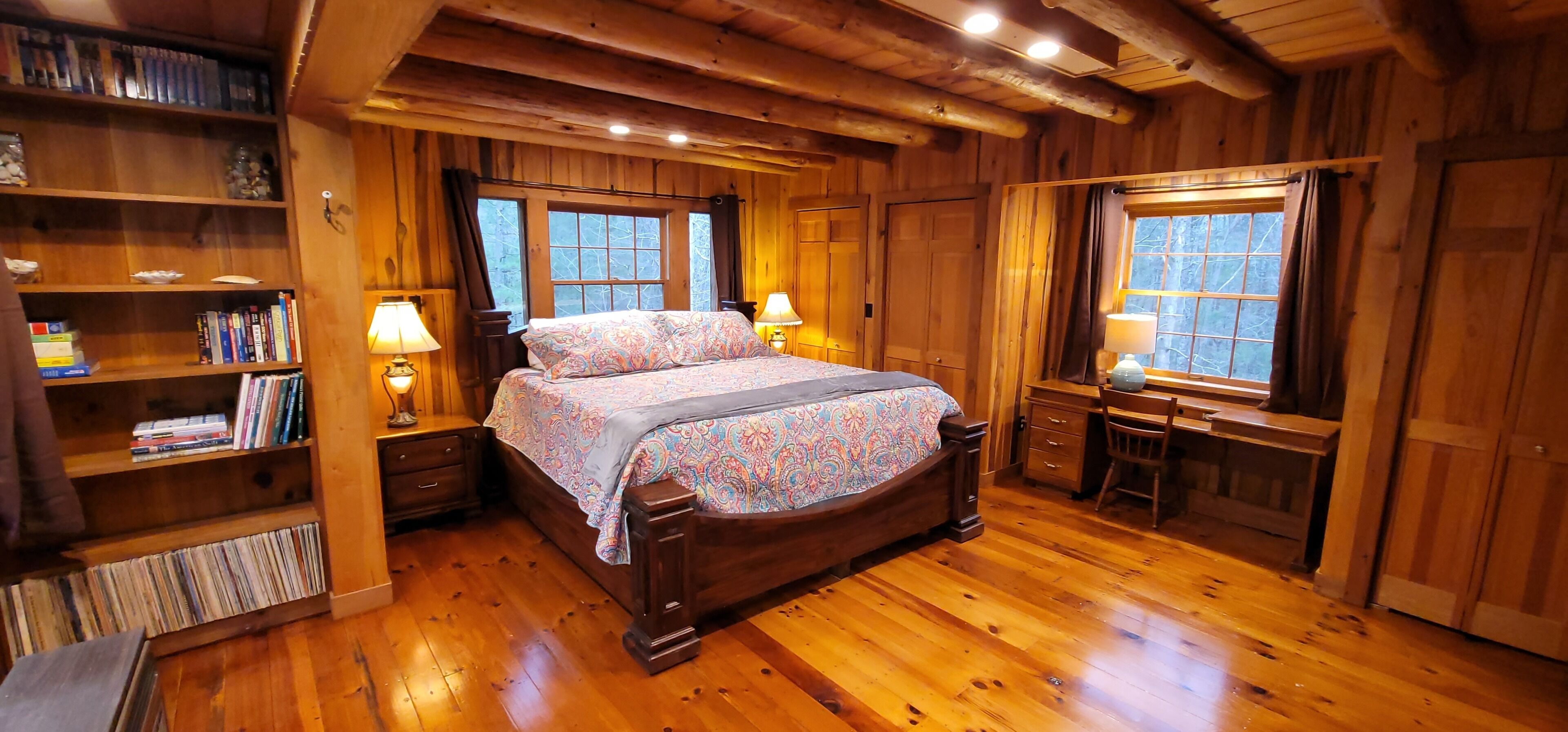 5 bedrooms, desk, iron/ironing board, travel crib