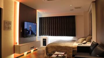 Deluxe Double Room, Non Smoking | Down comforters, blackout drapes, soundproofing, free WiFi