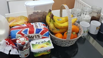 Daily continental breakfast (GBP 2 per person)
