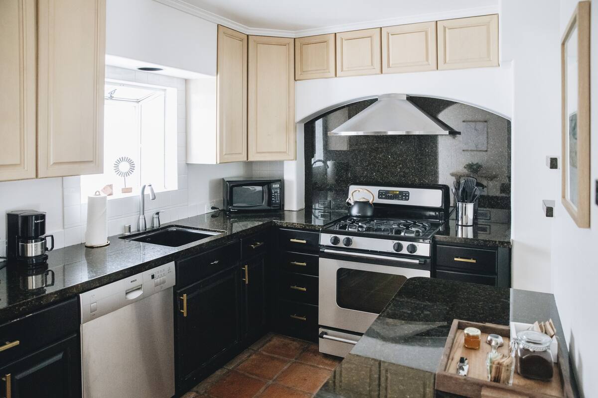 luxury room | private kitchen | microwave, coffee/tea maker, electric kettle