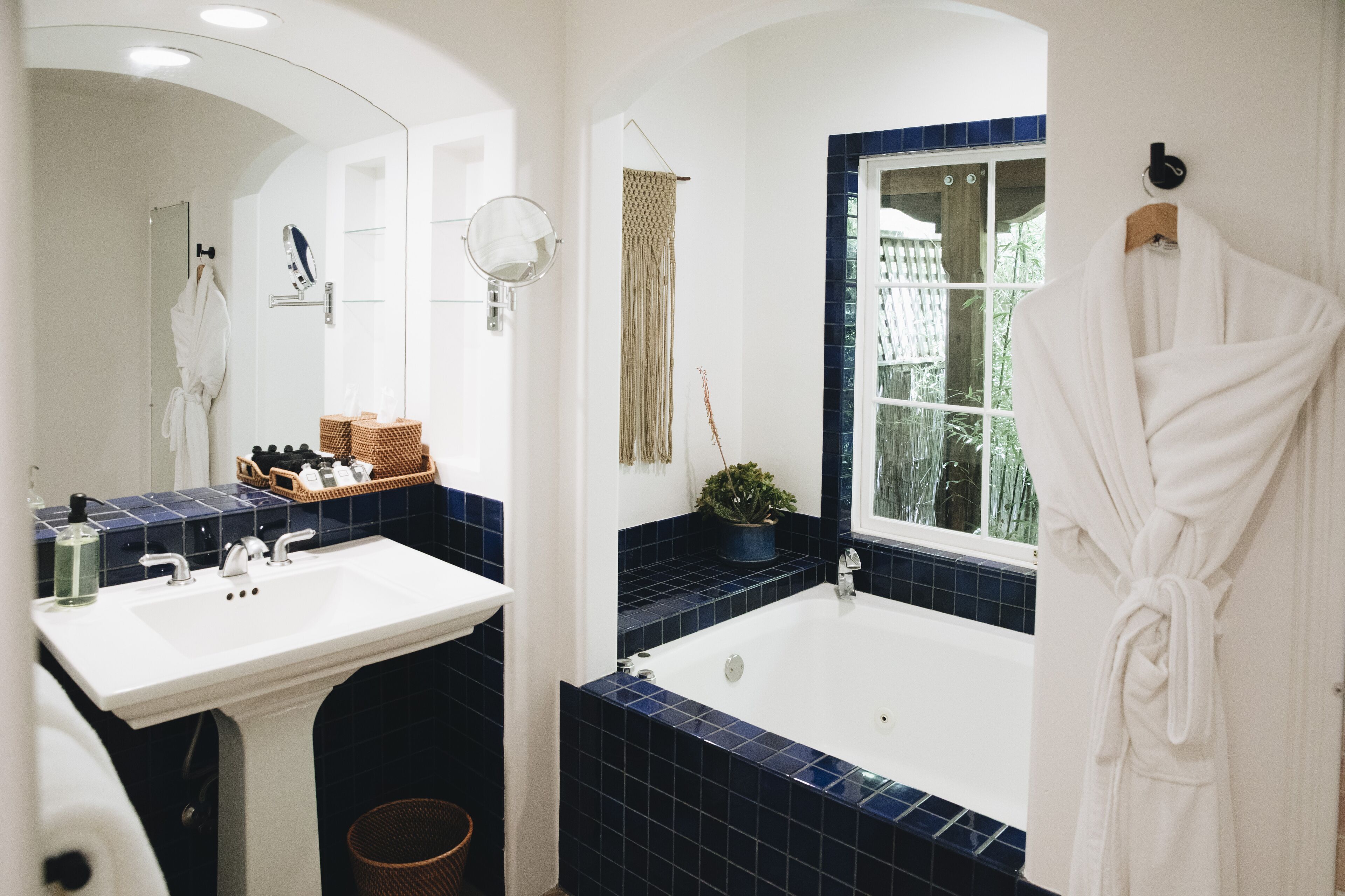 exclusive room | bathroom | free toiletries, hair dryer, bathrobes, towels