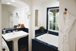 Mission Suite | Bathroom | Free toiletries, hair dryer, bathrobes, towels