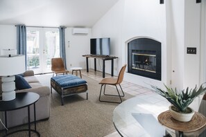 The Casita | Living area - Cottage Inn & Spa (Sonoma)