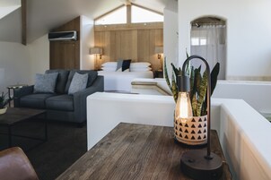 浪漫客房 | 客房内保险箱、特色装修、特色家居、熨斗/熨衣板