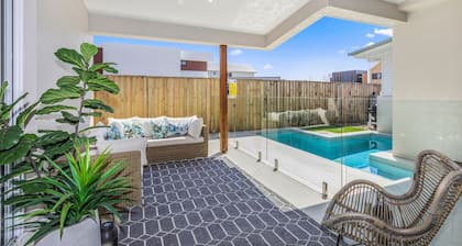 "PRIZE HOME" - 2 min walk to beach
