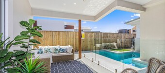 "PRIZE HOME" - 2 min walk to beach