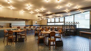 تقديم الإفطار والعشاء