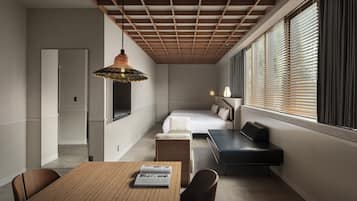 1 bedroom, in-room safe, desk, blackout curtains