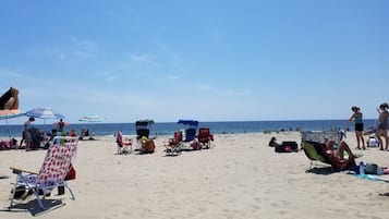 Una spiaggia nelle vicinanze, teli da spiaggia