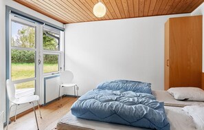 3 bedrooms, travel cot, free WiFi