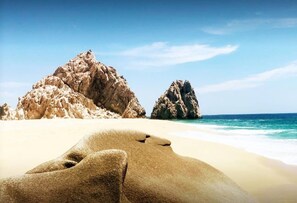 Playa en los alrededores y toallas de playa 