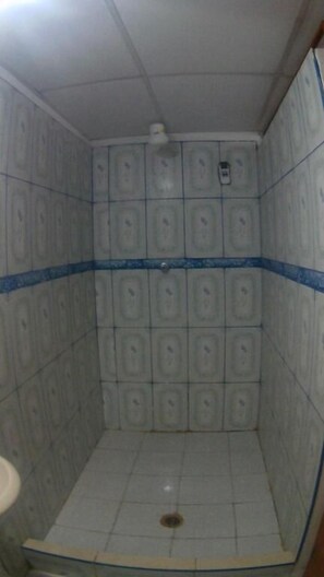 Shower, towels - Gardenias de Gocta (Cocachimba)