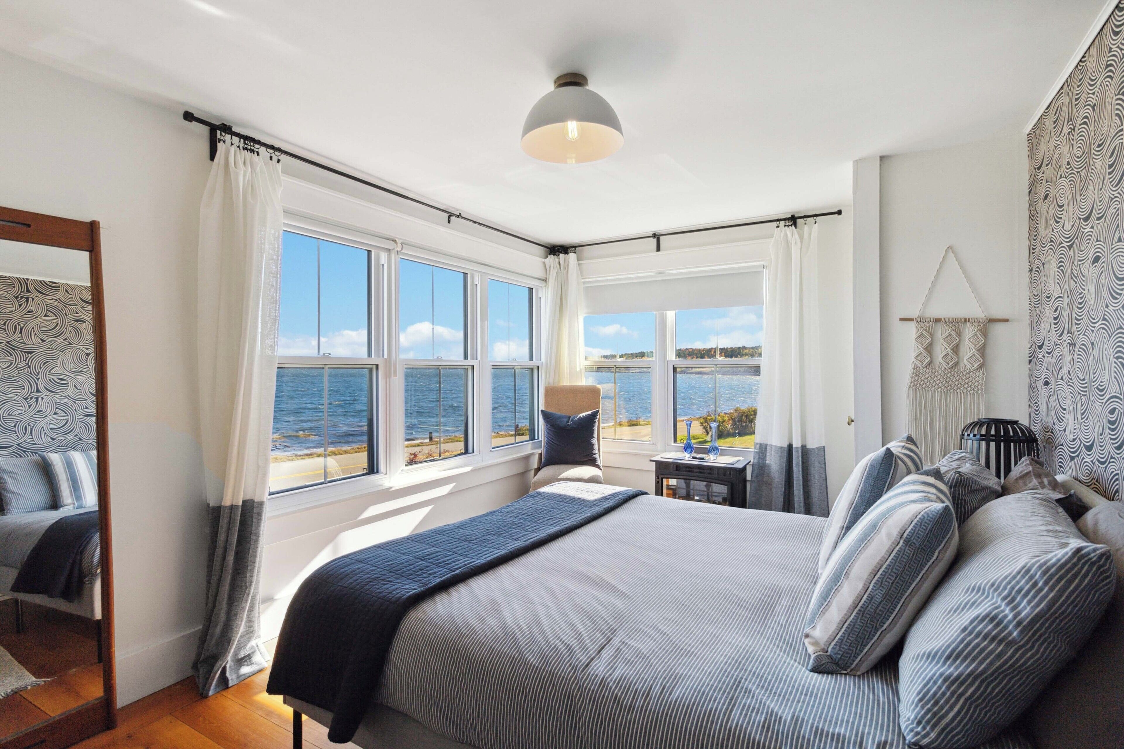 3 chambres, bureau, fer et planche à repasser, lit parapluie