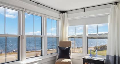 The Salty Cribb - Private oceanfront vacation home just minutes from Lunenburg