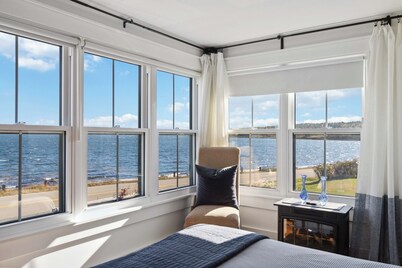 The Salty Cribb - Private oceanfront vacation home just minutes from Lunenburg