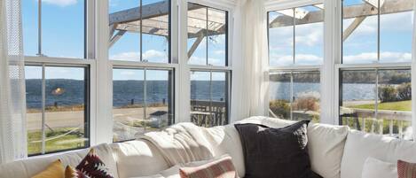 Smart TV, chimenea, videojuegos y reproductor de DVD