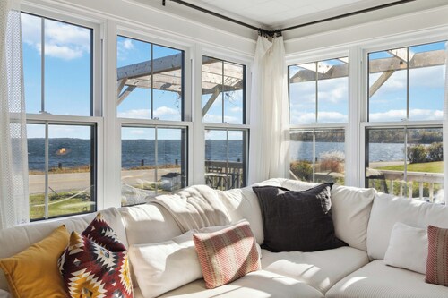 The Salty Cribb - Private oceanfront vacation home just minutes from Lunenburg