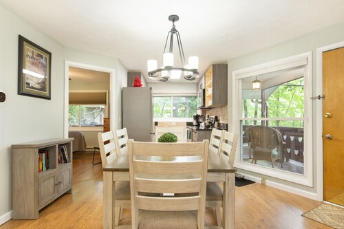 Treetop Chalet-4 Mins to DT AVL, 10 Mins to Blue Ridge Parkway, Dog Friendly, FP