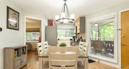 Treetop Chalet-4 Mins to DT AVL, 10 Mins to Blue Ridge Parkway, Dog Friendly, FP