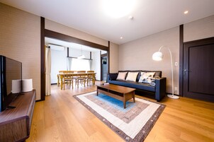 Villa | Living area | Flat-screen TV, Netflix, streaming services