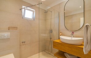 Bathtub - Amazing home in Kastel Sucurac (Kastel Sucurac)