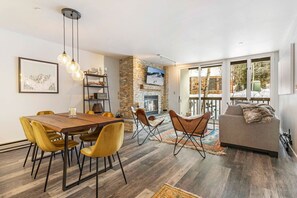 电视、壁炉、立体声音响