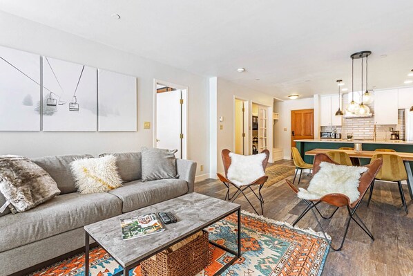 TV, fireplace, stereo