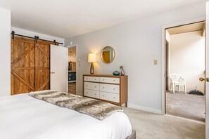 2 bedrooms, WiFi, bed sheets, wheelchair access
