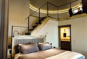 3 bedrooms, desk, iron/ironing board, travel crib