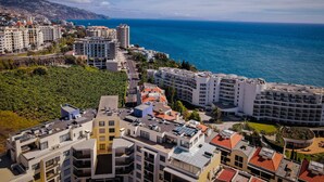 A coastal cityscape with modern buildings, a marina, and a view of the sea. - Centromar Bella Vista by Atlantic Holiday (Funchal)