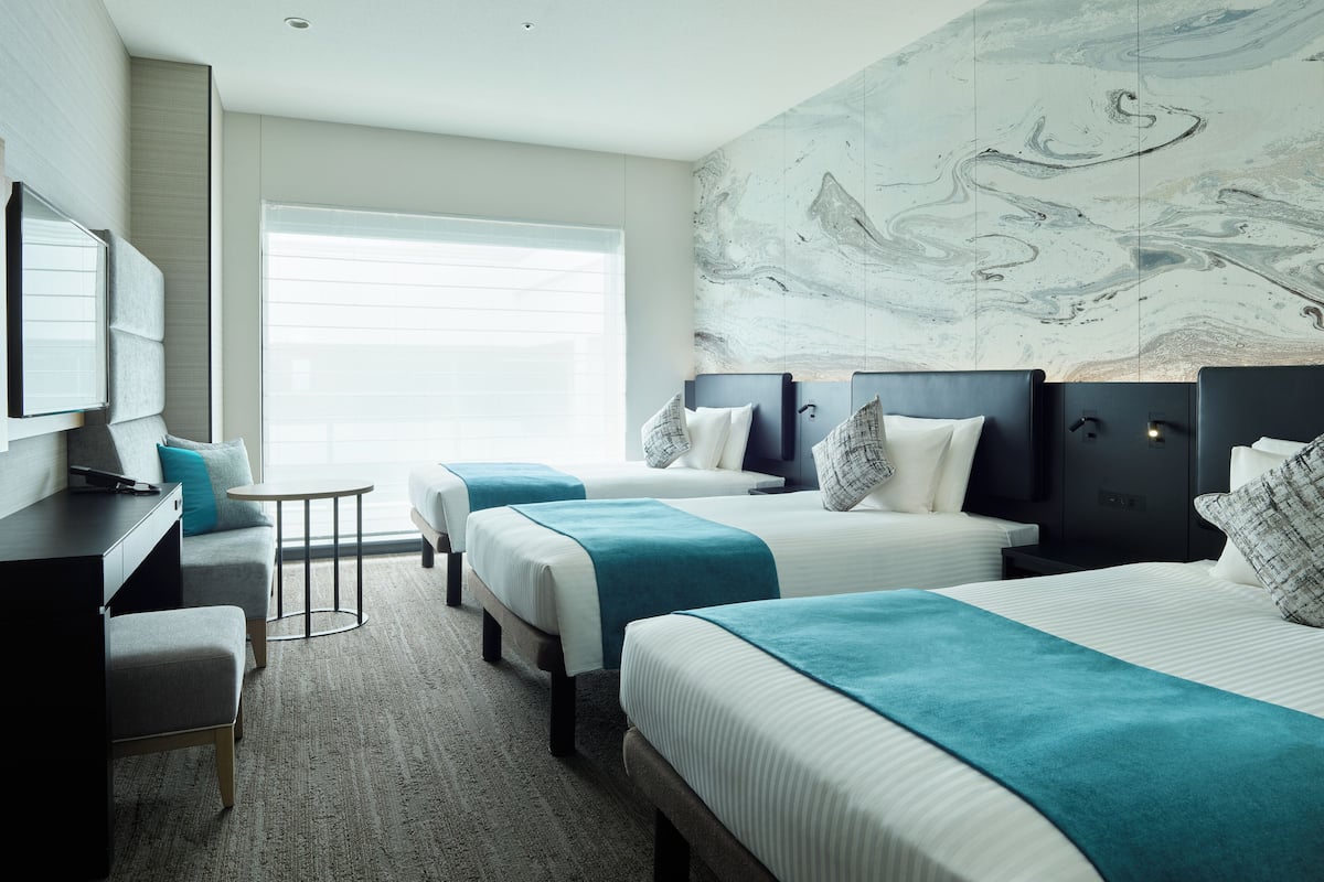 Superior , 3 beds, Non Smoking | In-room safe, free WiFi, bed sheets