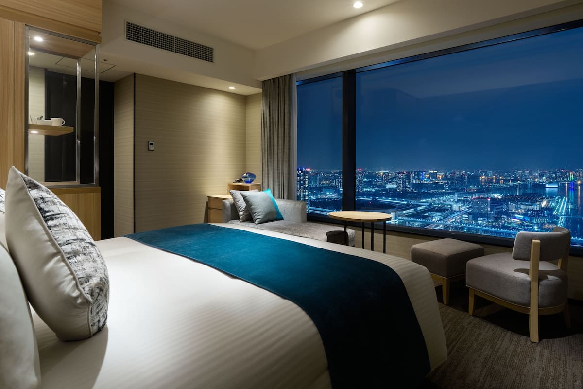 In-room safe, free WiFi, bed sheets