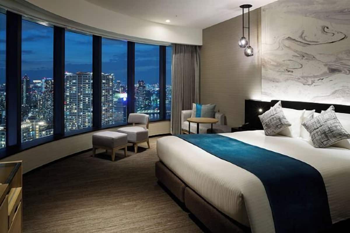 In-room safe, free WiFi, bed sheets