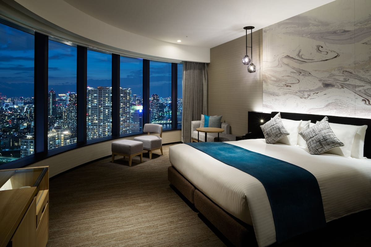 In-room safe, free WiFi, bed sheets