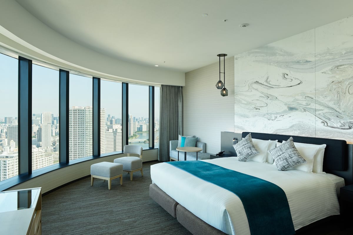 In-room safe, free WiFi, bed sheets