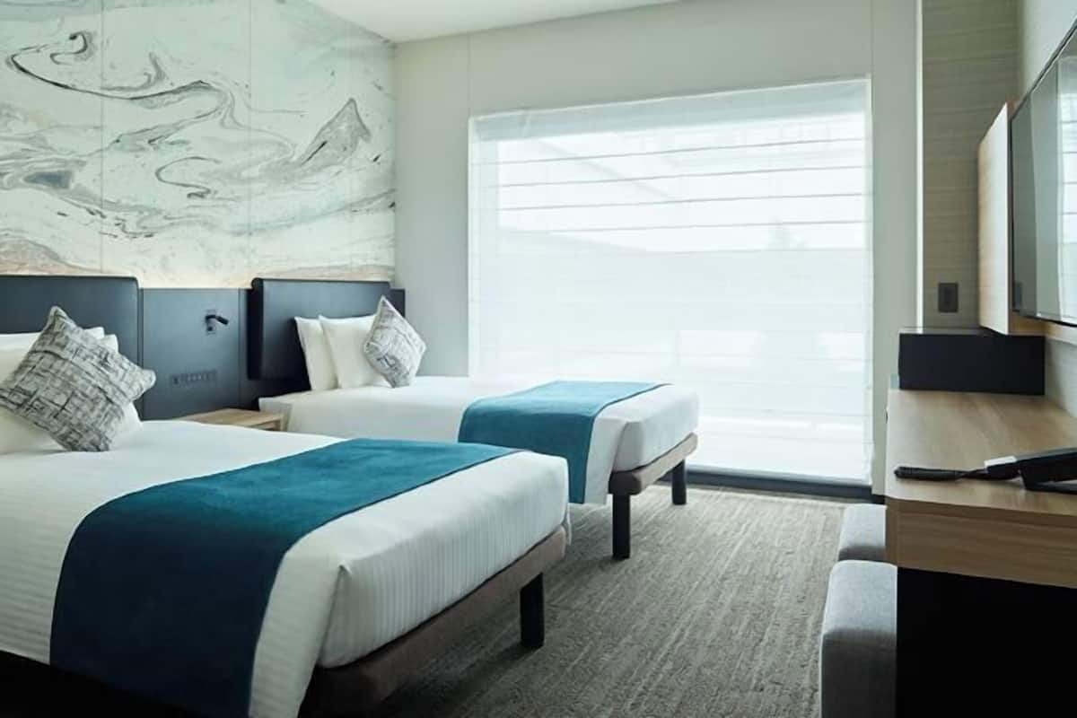 In-room safe, free WiFi, bed sheets